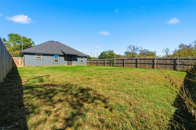 612 W Coffin Street, Denison, TX 75020