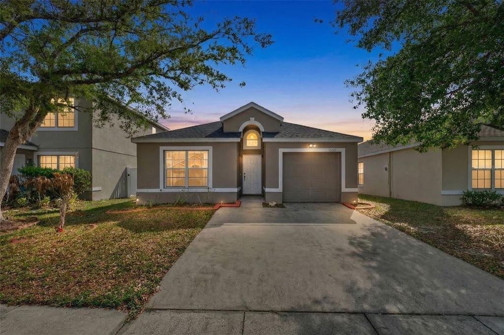 Image 5 of property listing at 13203 ASHINGTON POINTE DRIVE, Orlando, FL 32824
