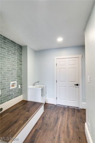 3895 Swallen Avenue, Louisville, OH 44641