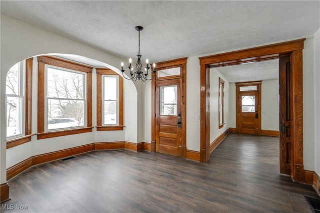 3895 Swallen Avenue, Louisville, OH 44641