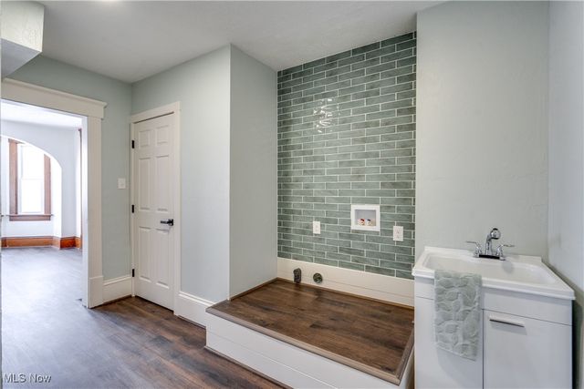 3895 Swallen Avenue, Louisville, OH 44641