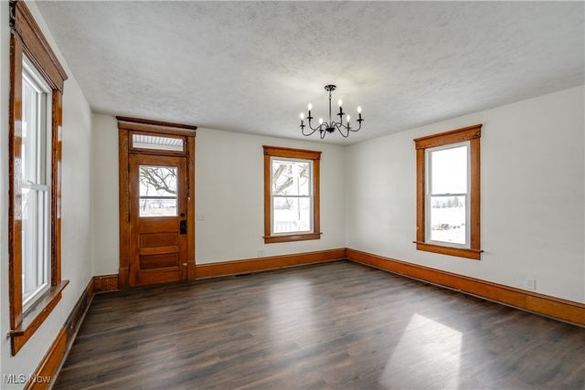 3895 Swallen Avenue, Louisville, OH 44641