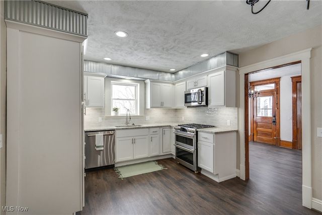 3895 Swallen Avenue, Louisville, OH 44641