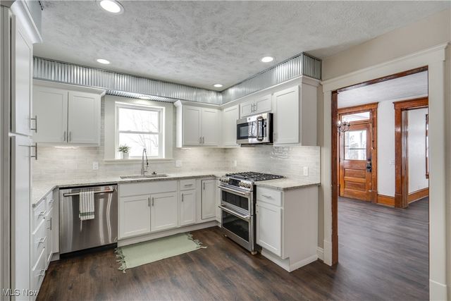 3895 Swallen Avenue, Louisville, OH 44641