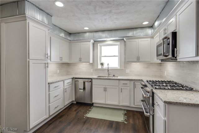 3895 Swallen Avenue, Louisville, OH 44641