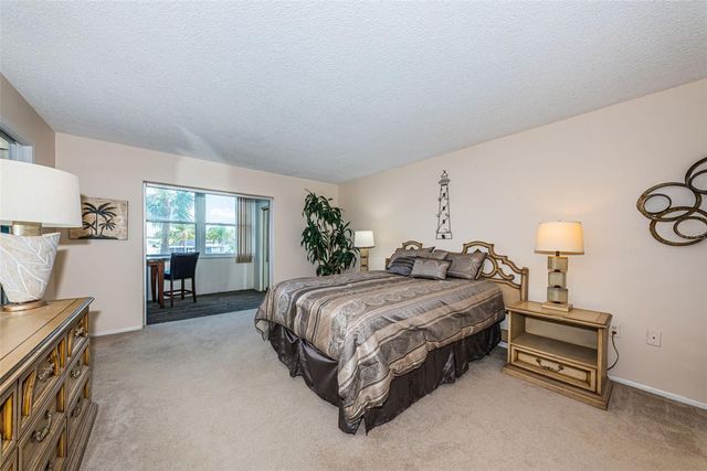 4725 COVE CIRCLE 210, St Petersburg, FL 33708