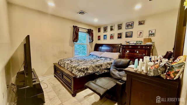 36 Fiume Street, Iselin, NJ 08830