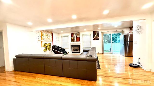 36 Fiume Street, Iselin, NJ 08830