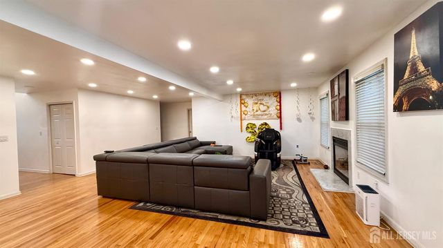 36 Fiume Street, Iselin, NJ 08830