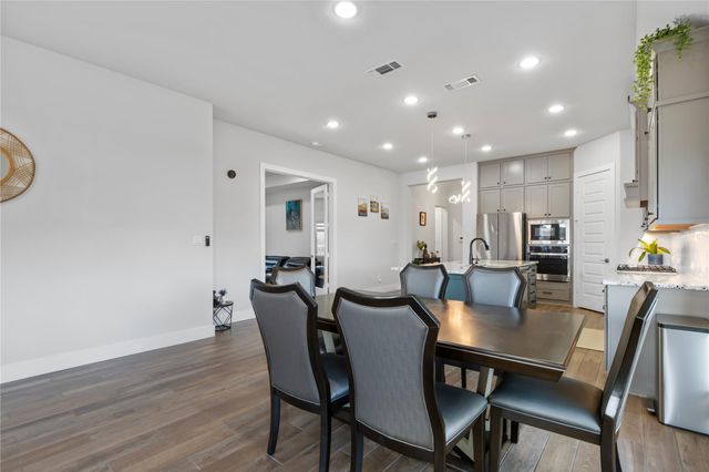 224 Green Knoll LN, Georgetown, TX 78628