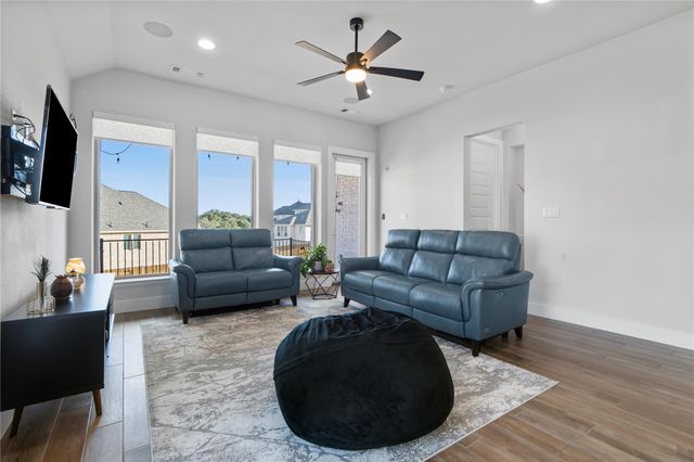 224 Green Knoll LN, Georgetown, TX 78628