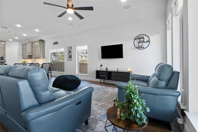 224 Green Knoll LN, Georgetown, TX 78628