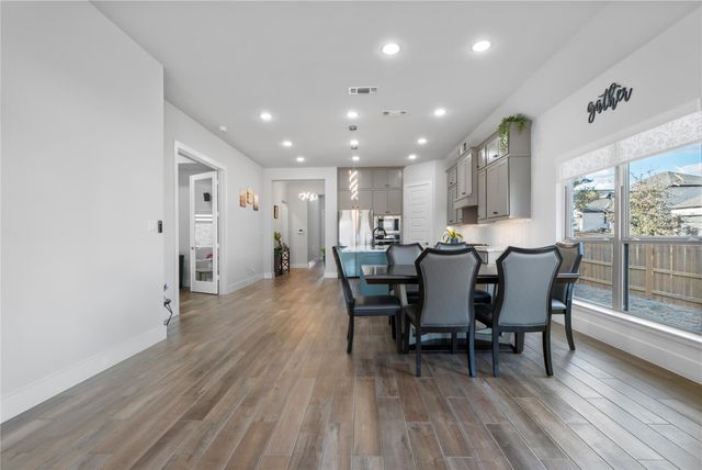 224 Green Knoll LN, Georgetown, TX 78628