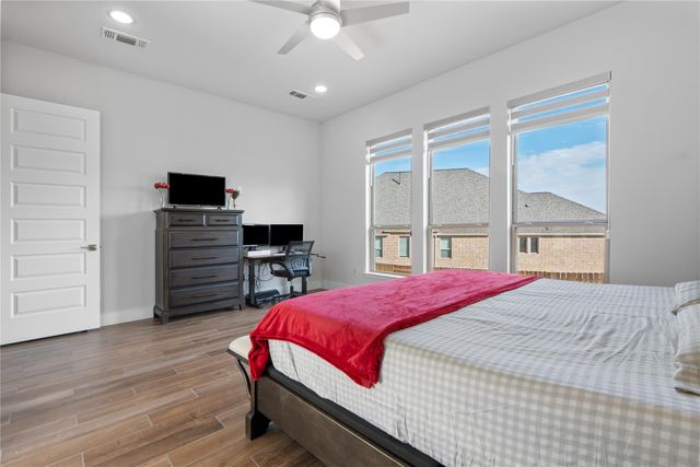 224 Green Knoll LN, Georgetown, TX 78628