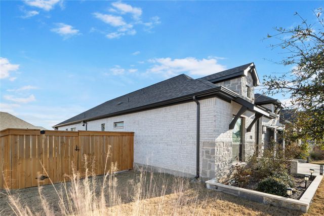 224 Green Knoll LN, Georgetown, TX 78628