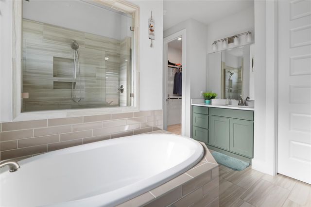 224 Green Knoll LN, Georgetown, TX 78628