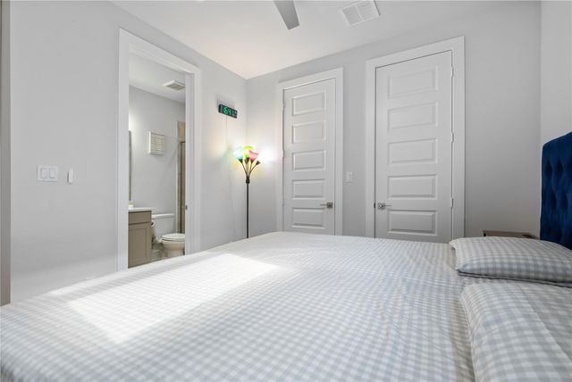 224 Green Knoll LN, Georgetown, TX 78628