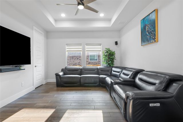 224 Green Knoll LN, Georgetown, TX 78628