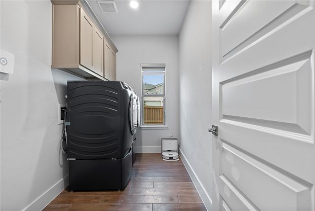 224 Green Knoll LN, Georgetown, TX 78628