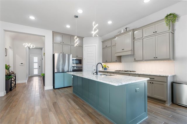 224 Green Knoll LN, Georgetown, TX 78628