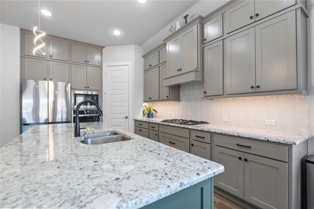 224 Green Knoll LN, Georgetown, TX 78628