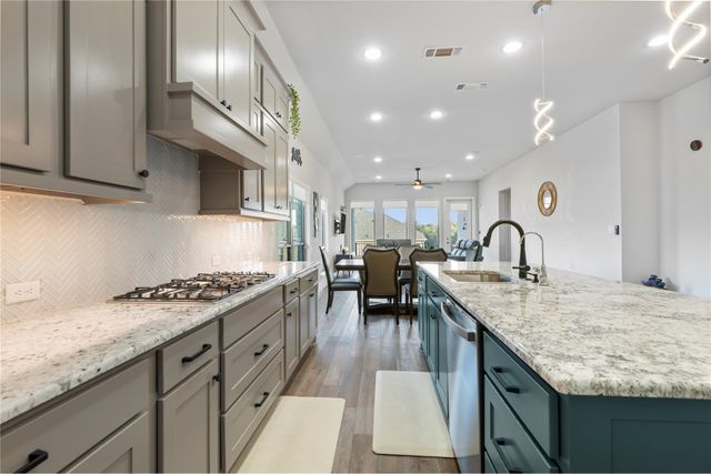 224 Green Knoll LN, Georgetown, TX 78628