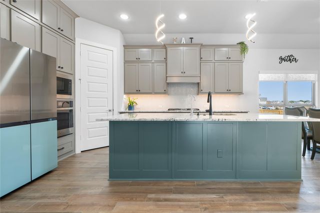 224 Green Knoll LN, Georgetown, TX 78628