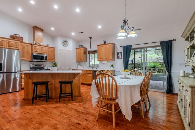 4728 E Evans Creek Road, Rogue River, OR 97537