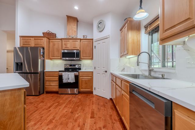 4728 E Evans Creek Road, Rogue River, OR 97537