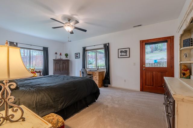 4728 E Evans Creek Road, Rogue River, OR 97537