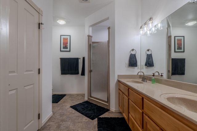 4728 E Evans Creek Road, Rogue River, OR 97537