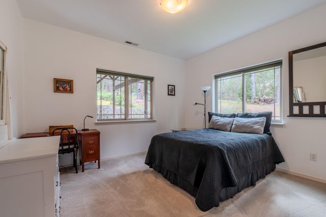 4728 E Evans Creek Road, Rogue River, OR 97537