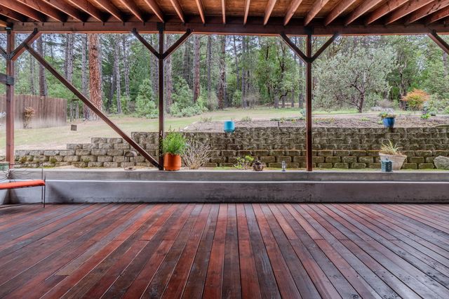 4728 E Evans Creek Road, Rogue River, OR 97537