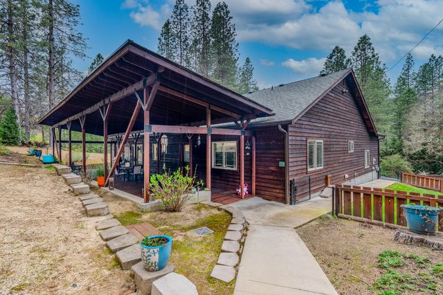 4728 E Evans Creek Road, Rogue River, OR 97537