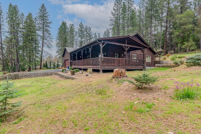 4728 E Evans Creek Road, Rogue River, OR 97537