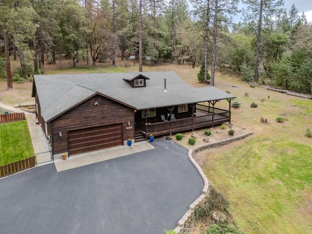 4728 E Evans Creek Road, Rogue River, OR 97537