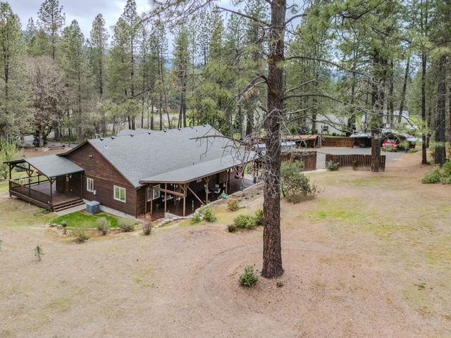 4728 E Evans Creek Road, Rogue River, OR 97537