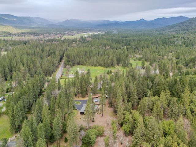 4728 E Evans Creek Road, Rogue River, OR 97537