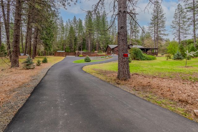 4728 E Evans Creek Road, Rogue River, OR 97537