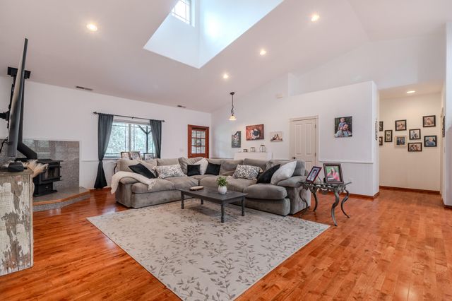 4728 E Evans Creek Road, Rogue River, OR 97537