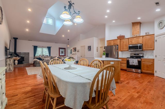 4728 E Evans Creek Road, Rogue River, OR 97537