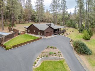 4728 E Evans Creek Road, Rogue River, OR 97537