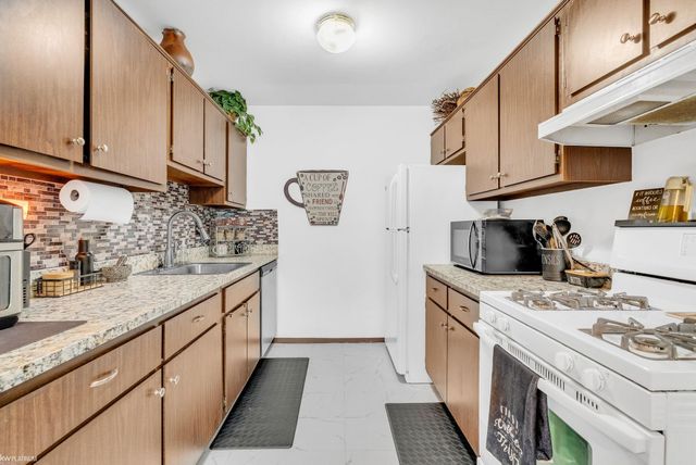 33561 Bayview Drive, Chesterfield Twp, MI 48047
