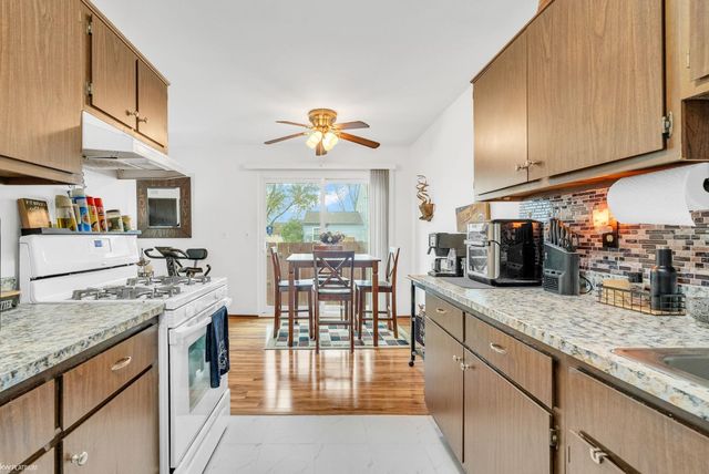 33561 Bayview Drive, Chesterfield Twp, MI 48047