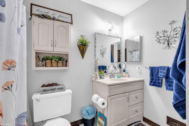 33561 Bayview Drive, Chesterfield Twp, MI 48047