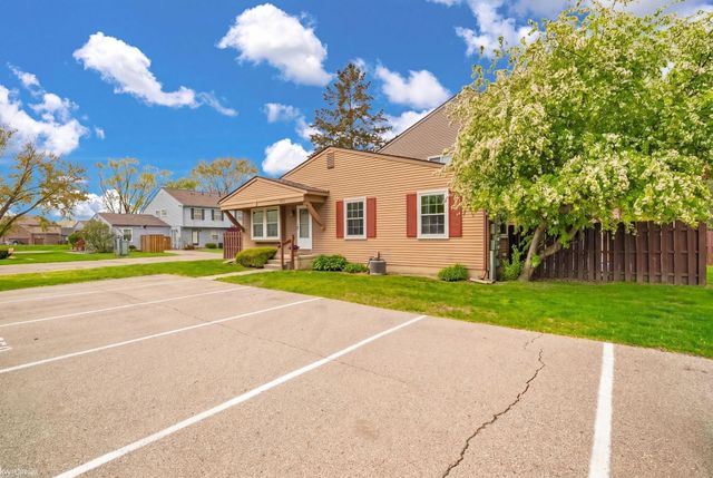 33561 Bayview Drive, Chesterfield Twp, MI 48047