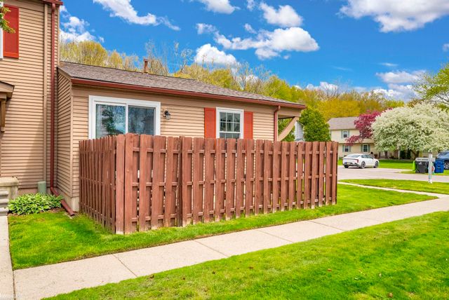 33561 Bayview Drive, Chesterfield Twp, MI 48047