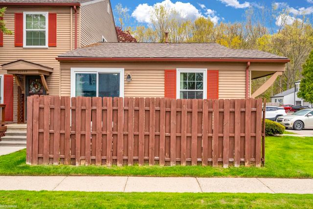 33561 Bayview Drive, Chesterfield Twp, MI 48047