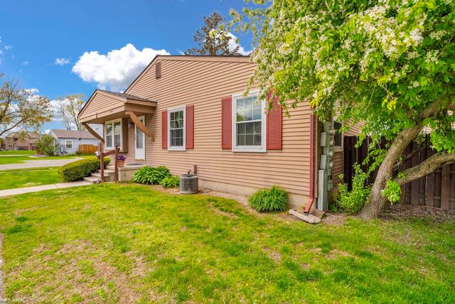 33561 Bayview Drive, Chesterfield Twp, MI 48047