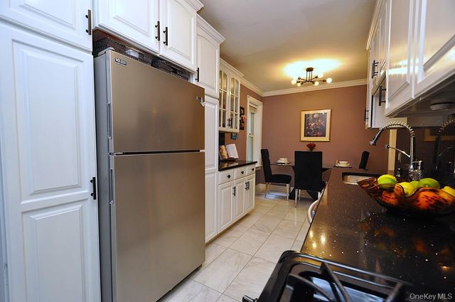 280 Bronxville Road 4O, Bronxville, NY 10708